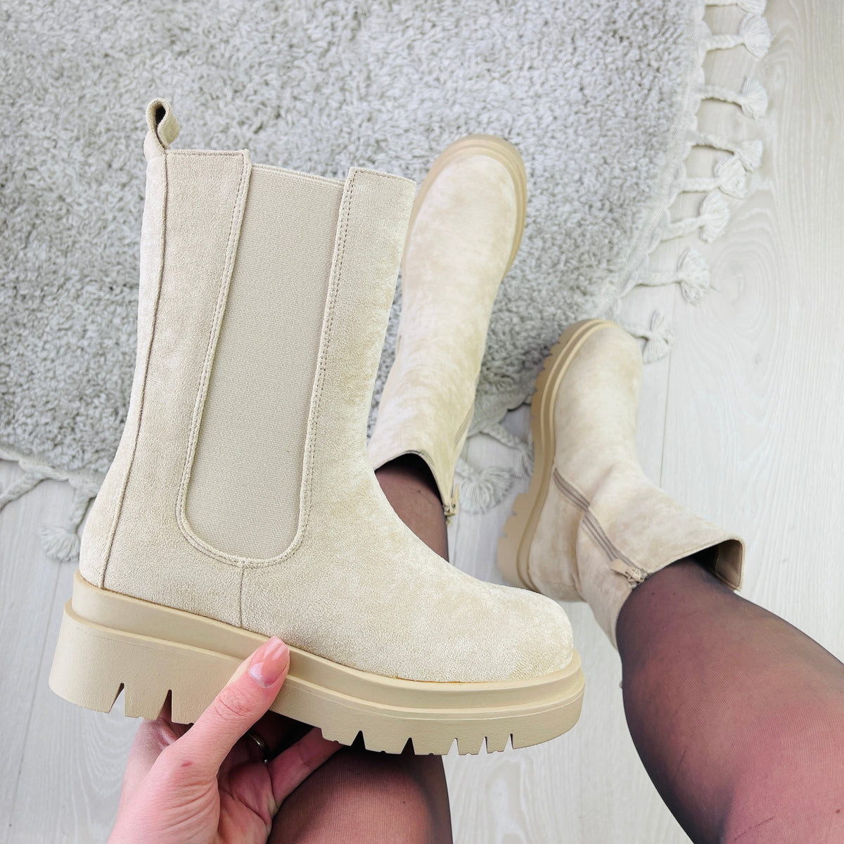 Chelsea Beige Suedine Stivali