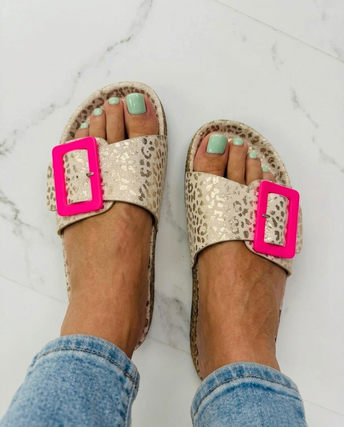 Clasp Beige Print Slides