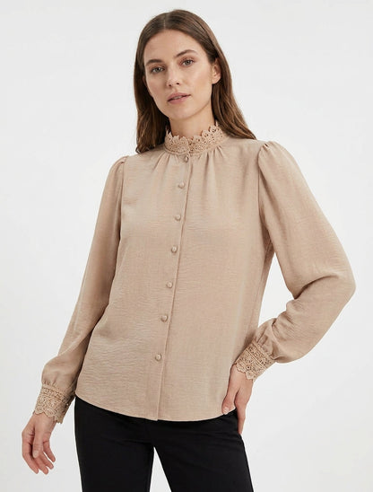 Blusa fluida con collo mao in pizzo - Beige